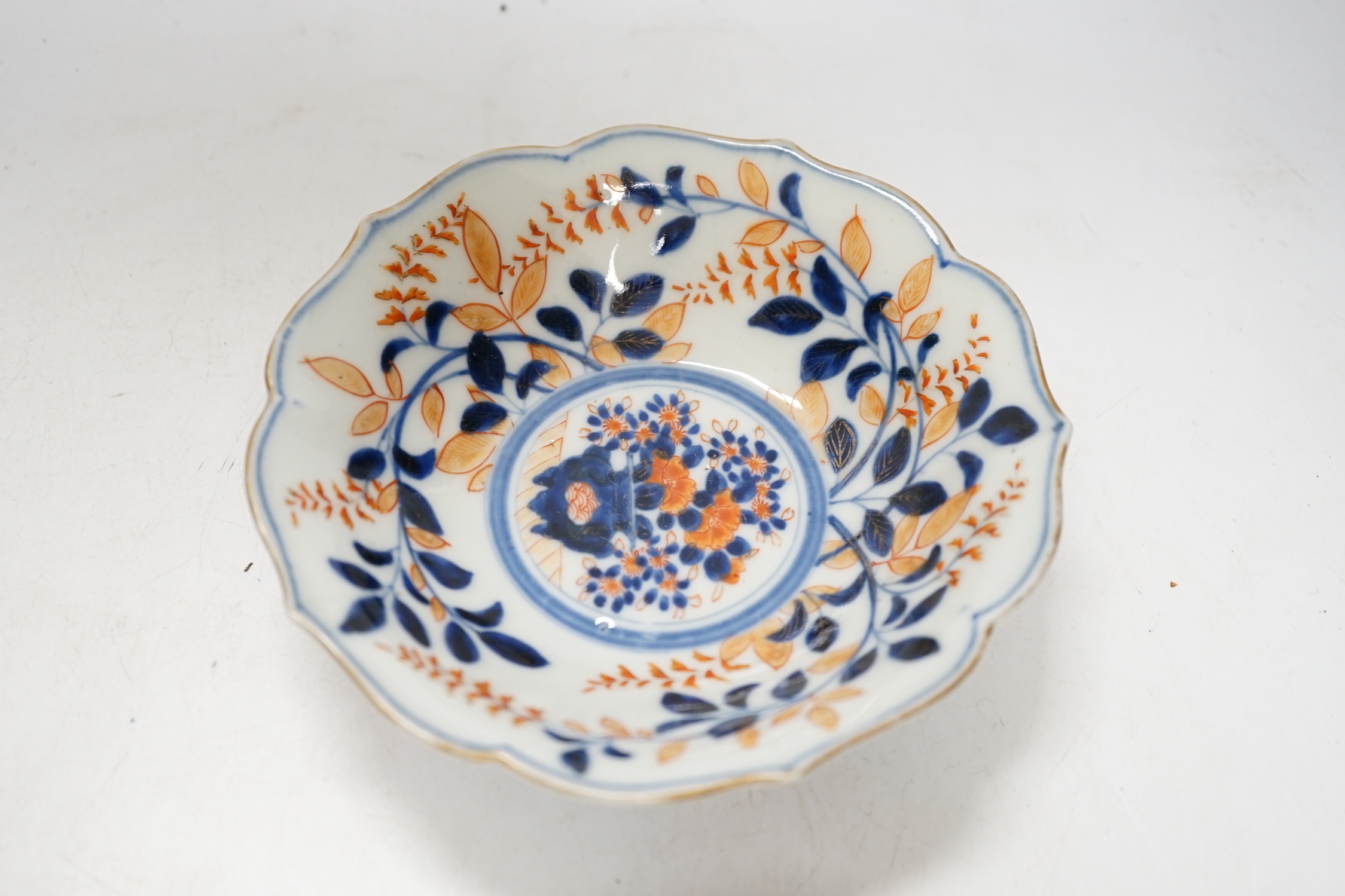 A Japanese Imari bowl and three dishes, 19th century, bowl 15cm diameter